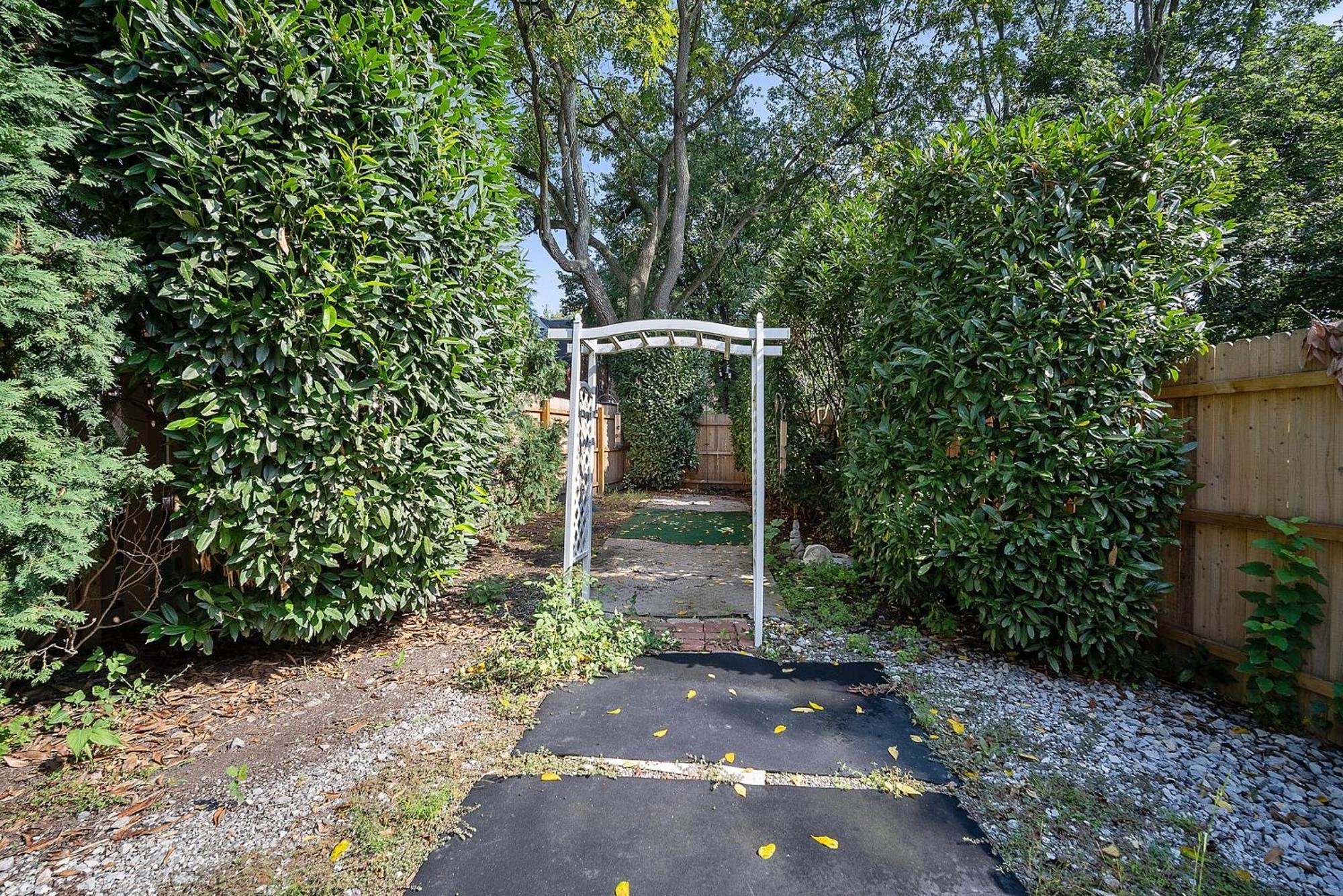 Main Line Manor 3br With King Beds & Patio & Backyard