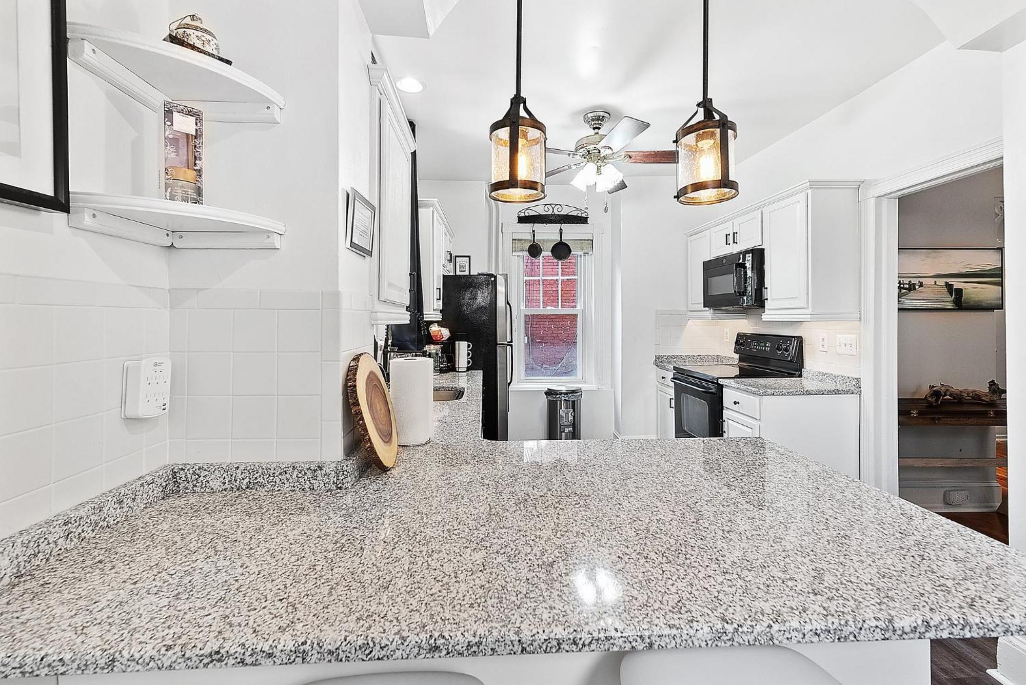 Main Line Manor 3br With King Beds & Patio & Backyard *