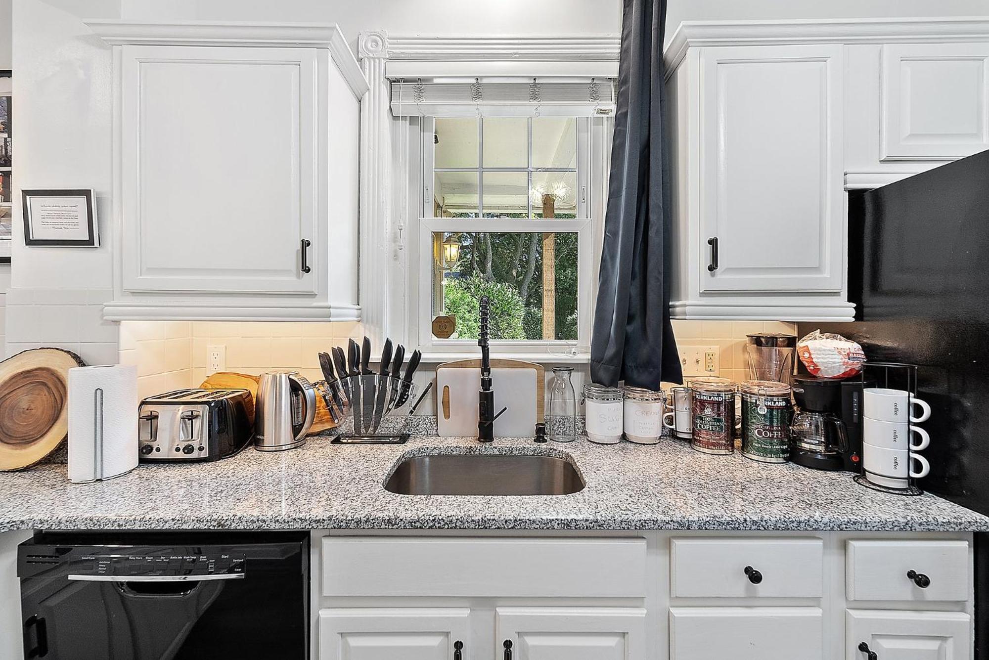 Main Line Manor 3br With King Beds & Patio & Backyard * Bryn Mawr