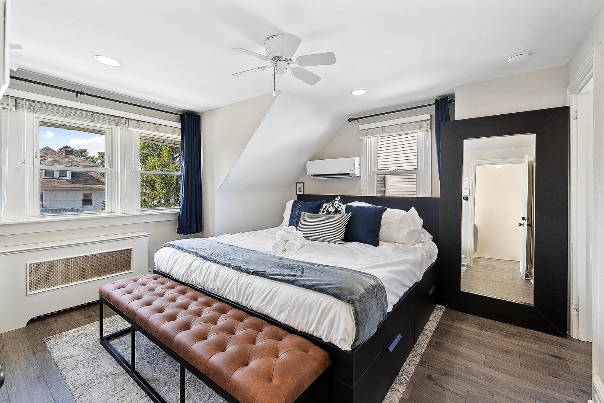 Main Line Manor 3br With King Beds & Patio & Backyard