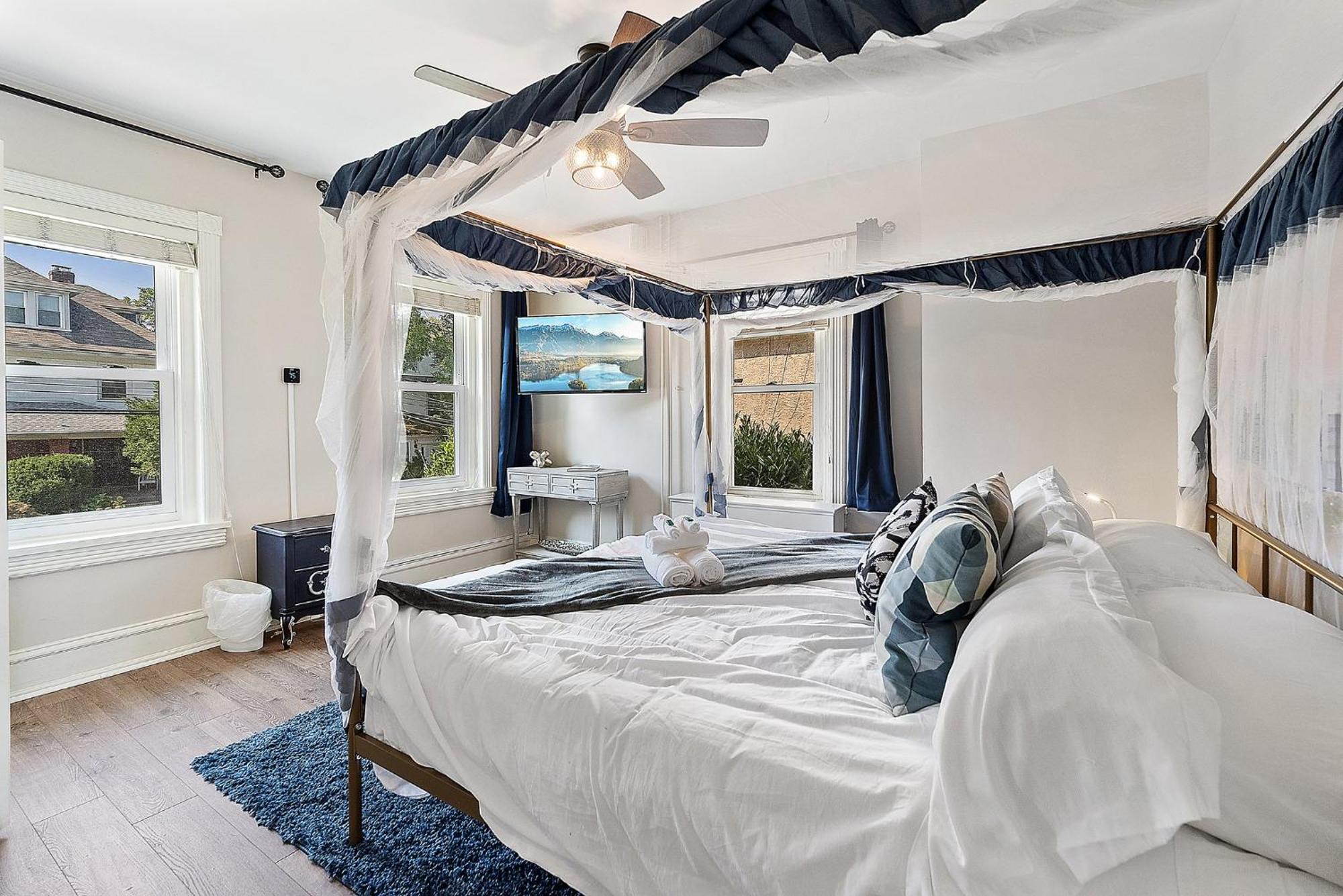 Main Line Manor 3br With King Beds & Patio & Backyard Bryn Mawr