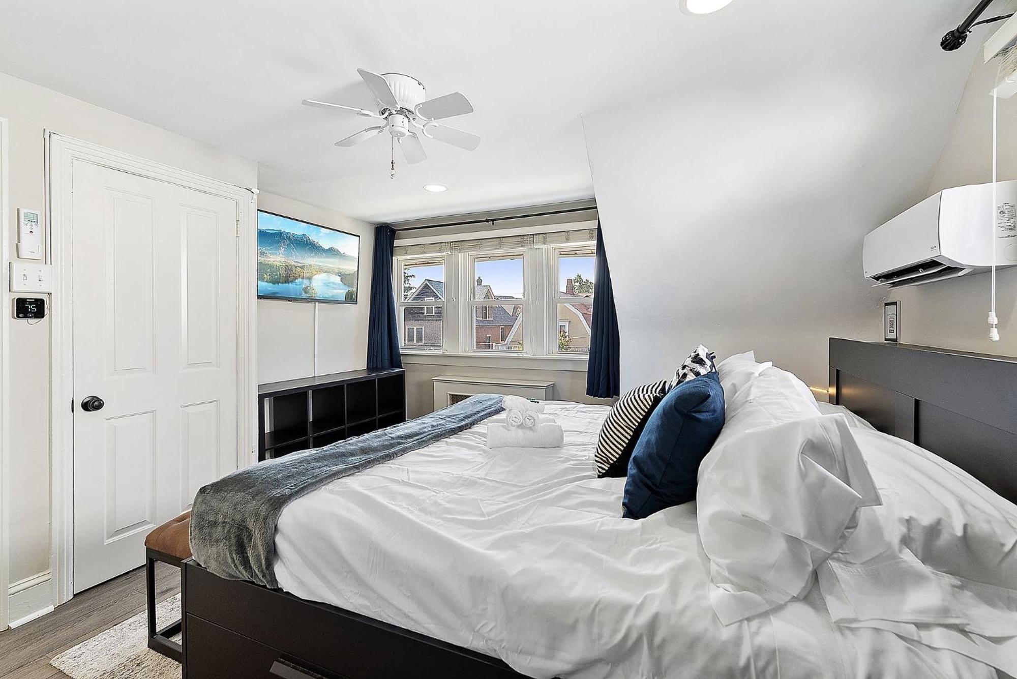 Main Line Manor 3br With King Beds & Patio & Backyard * Bryn Mawr